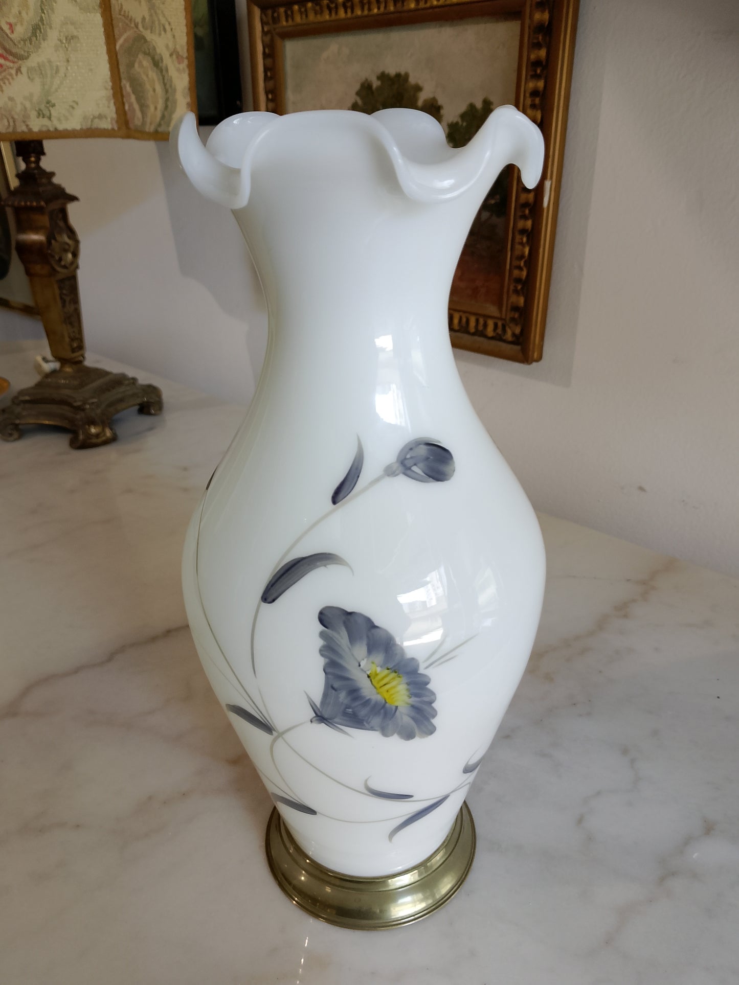 Vaso in opalin bianco.