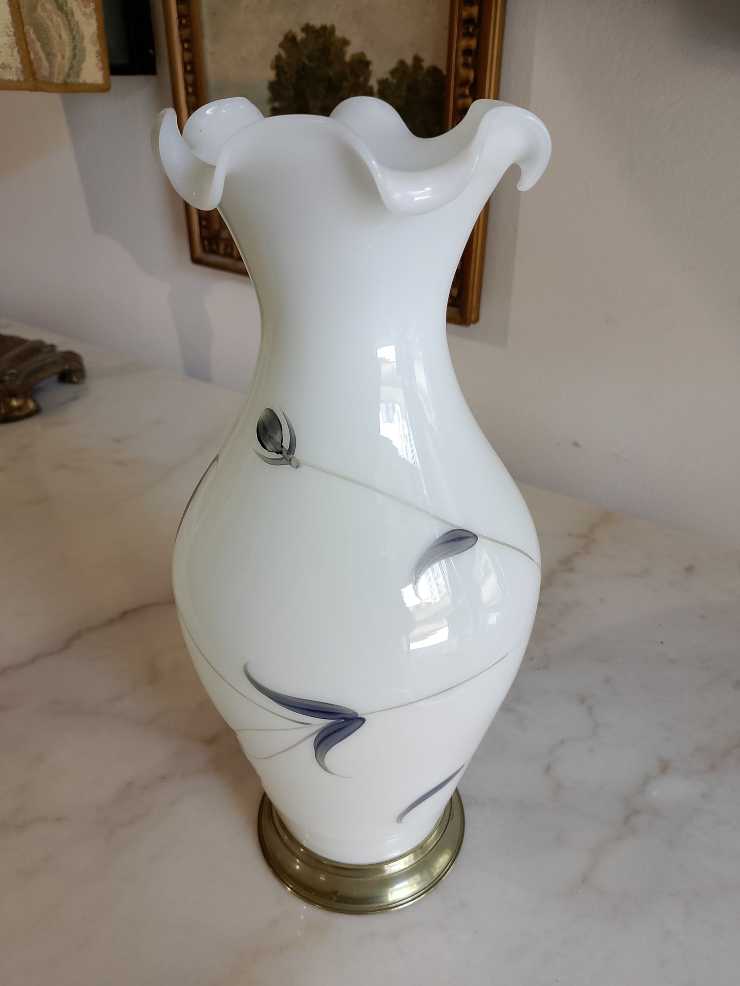 Vaso in opalin bianco.
